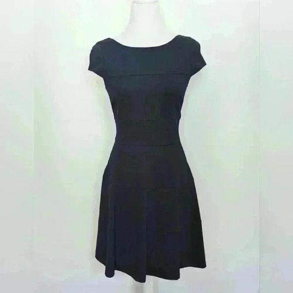 Banana Republic Tiered Seamed Dress In Navy Size 2P - Picture 1 of 6